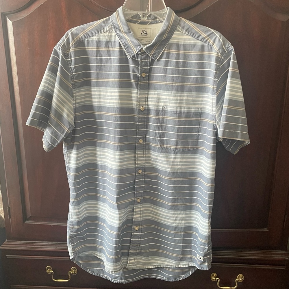 Quiksilver short sleeve button up shirt